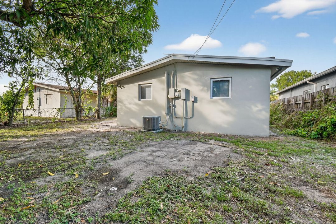 Active With Contract: $399,900 (3 beds, 2 baths, 1188 Square Feet)