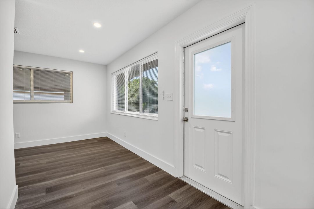 Active With Contract: $399,900 (3 beds, 2 baths, 1188 Square Feet)