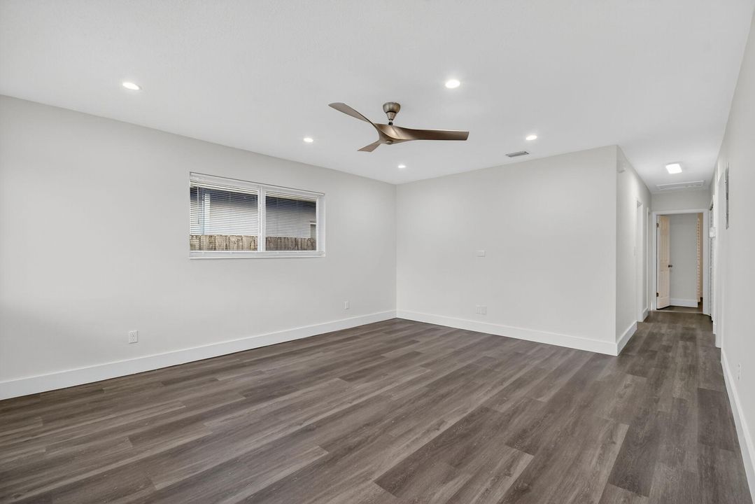 Active With Contract: $399,900 (3 beds, 2 baths, 1188 Square Feet)