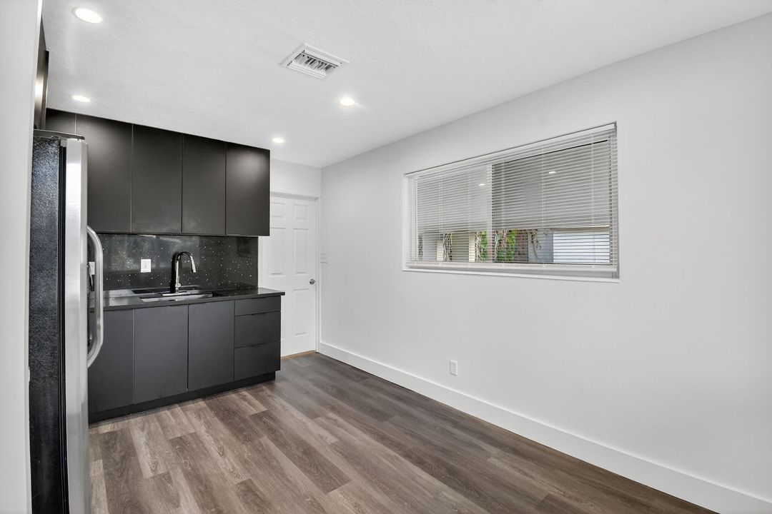 Active With Contract: $399,900 (3 beds, 2 baths, 1188 Square Feet)