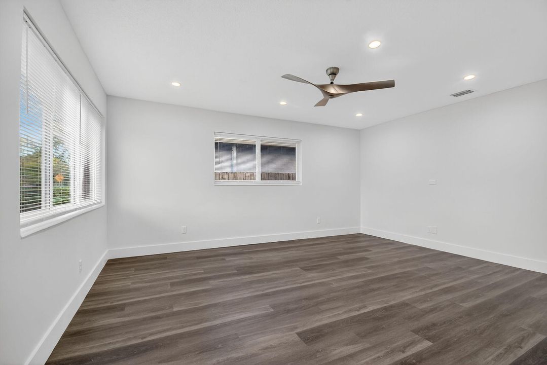 Active With Contract: $399,900 (3 beds, 2 baths, 1188 Square Feet)