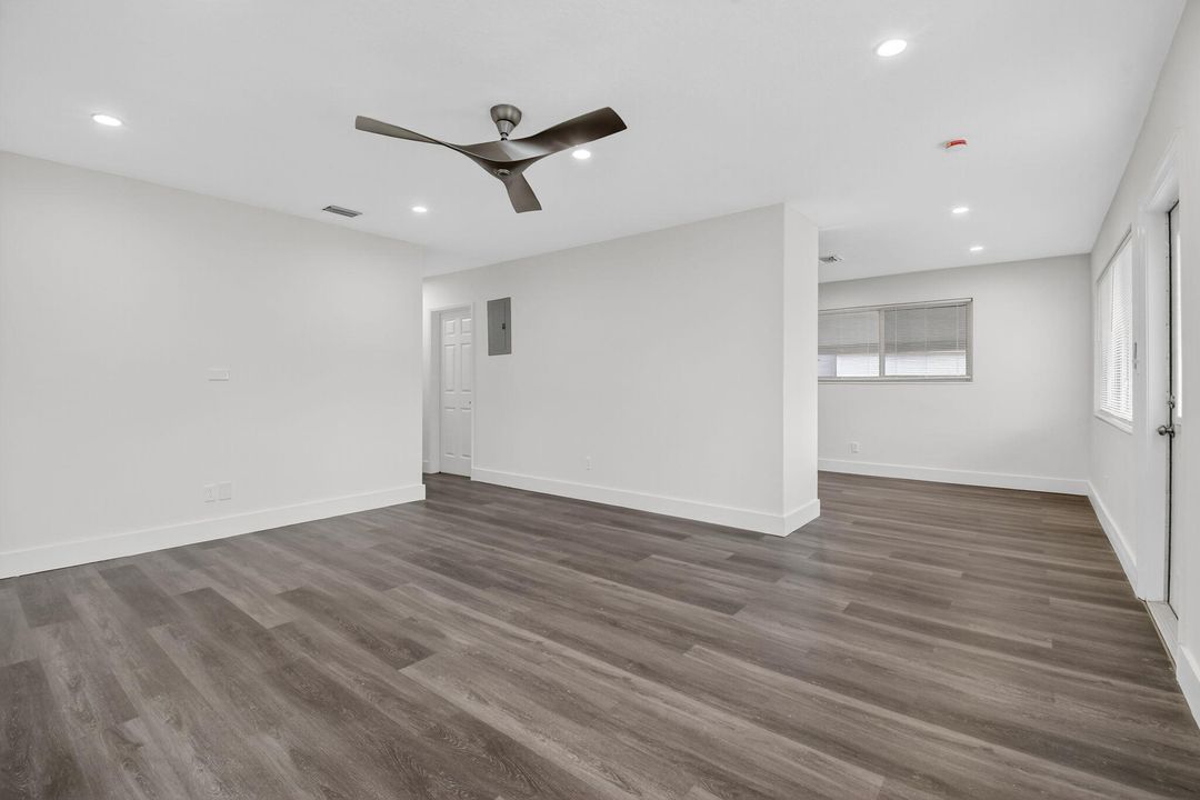 Active With Contract: $399,900 (3 beds, 2 baths, 1188 Square Feet)