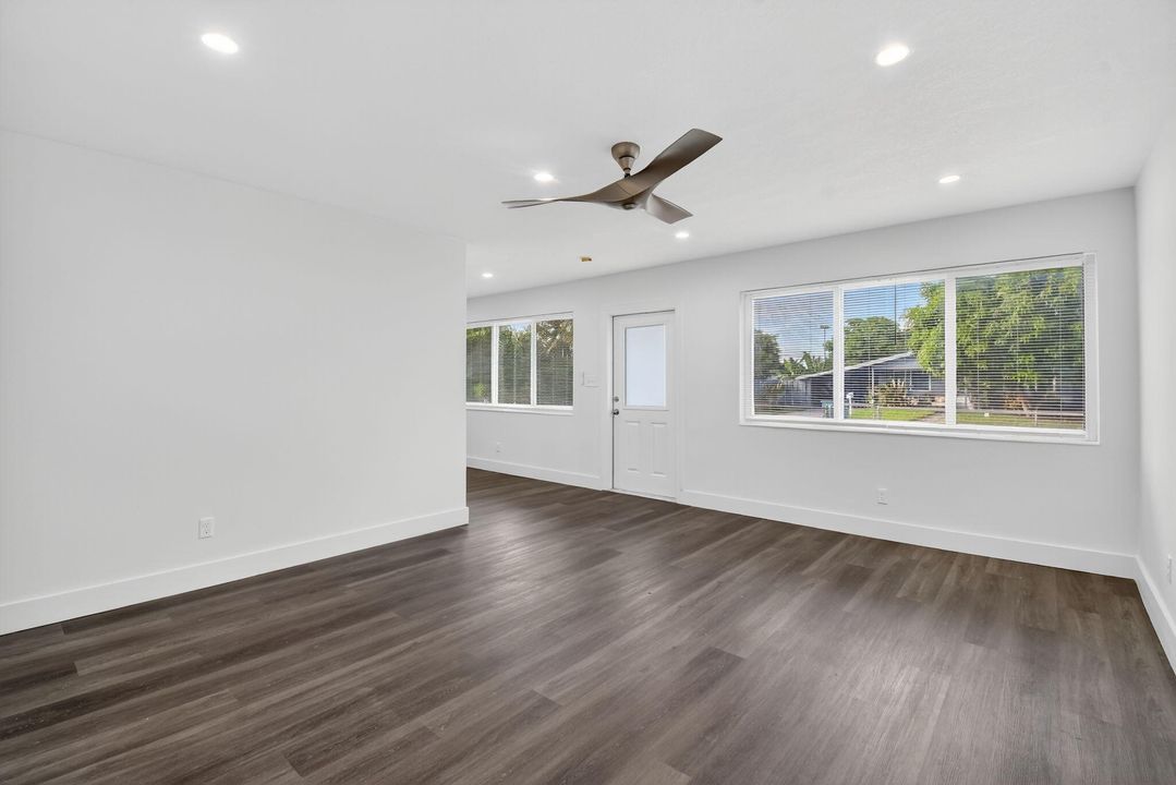 Active With Contract: $399,900 (3 beds, 2 baths, 1188 Square Feet)