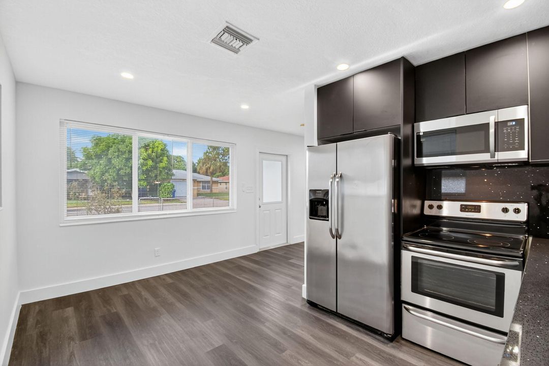 Active With Contract: $399,900 (3 beds, 2 baths, 1188 Square Feet)