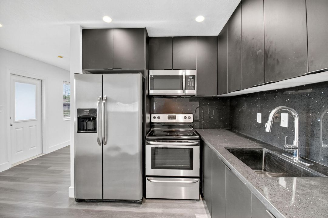 Active With Contract: $399,900 (3 beds, 2 baths, 1188 Square Feet)