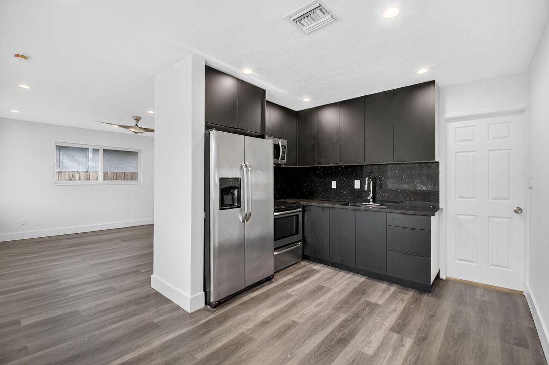 Active With Contract: $399,900 (3 beds, 2 baths, 1188 Square Feet)