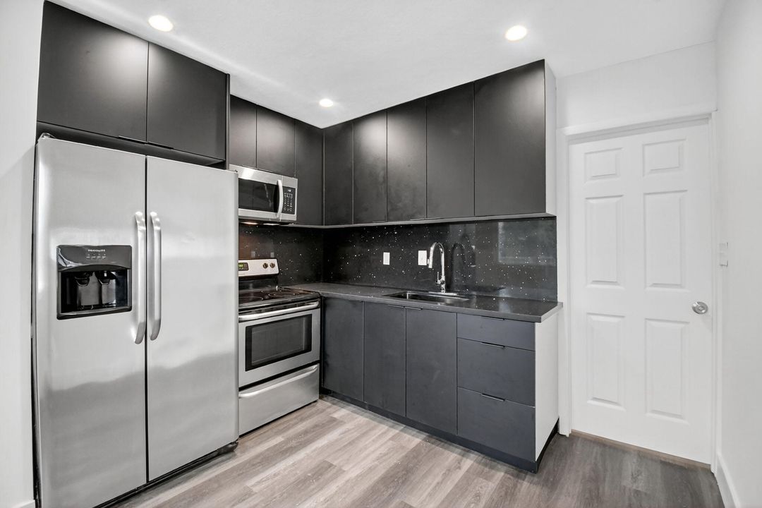 Active With Contract: $399,900 (3 beds, 2 baths, 1188 Square Feet)