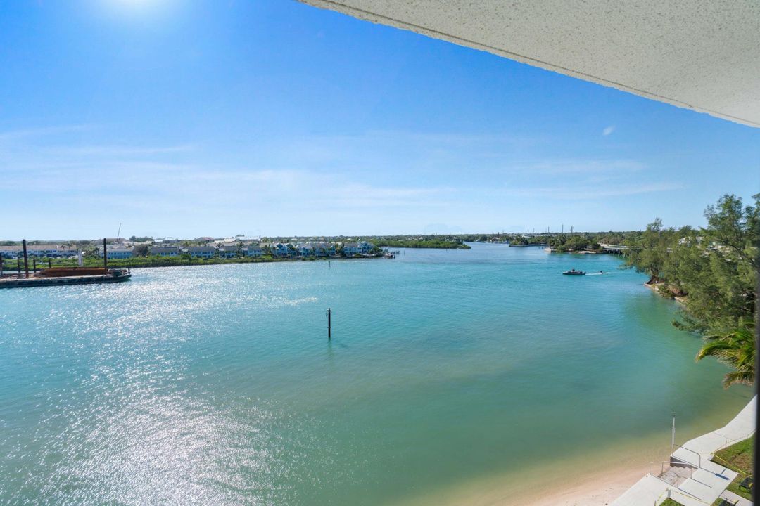 Active With Contract: $1,150,000 (2 beds, 2 baths, 1520 Square Feet)