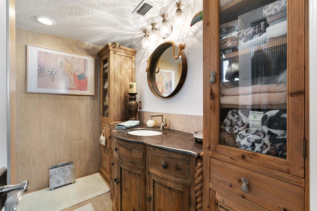 Active With Contract: $1,150,000 (2 beds, 2 baths, 1520 Square Feet)