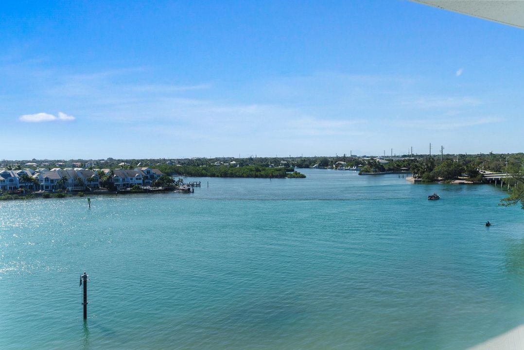 Active With Contract: $1,150,000 (2 beds, 2 baths, 1520 Square Feet)