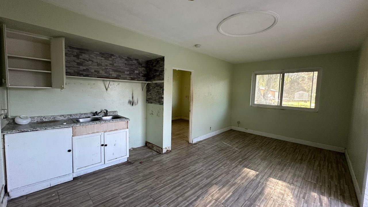 待售: $325,000 (0 贝兹, 0 浴室, 1887 平方英尺)