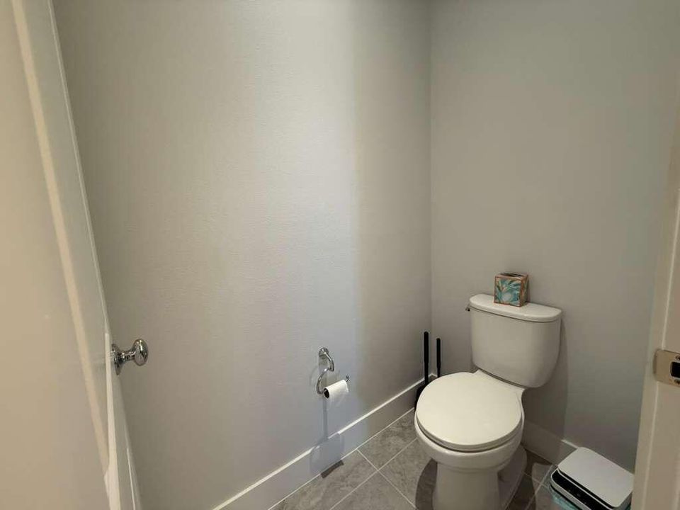 Activo con contrato: $5,250 (3 camas, 3 baños, 2252 Pies cuadrados)