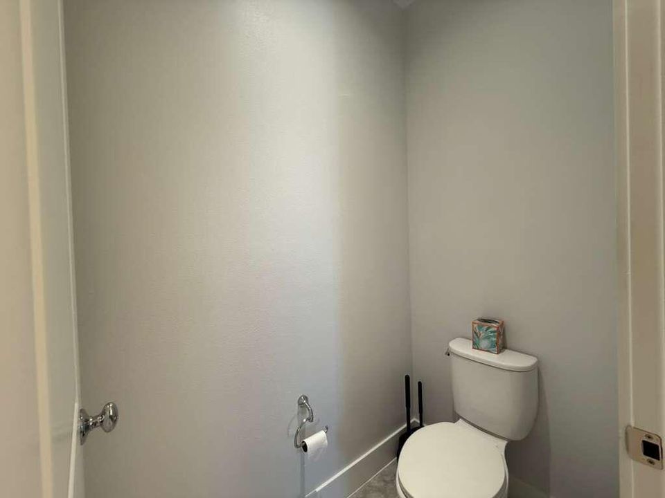 Activo con contrato: $5,250 (3 camas, 3 baños, 2252 Pies cuadrados)