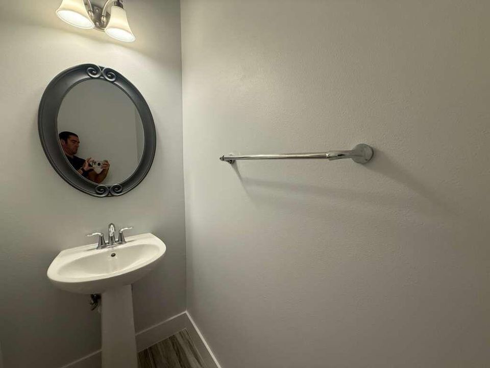 Activo con contrato: $5,250 (3 camas, 3 baños, 2252 Pies cuadrados)