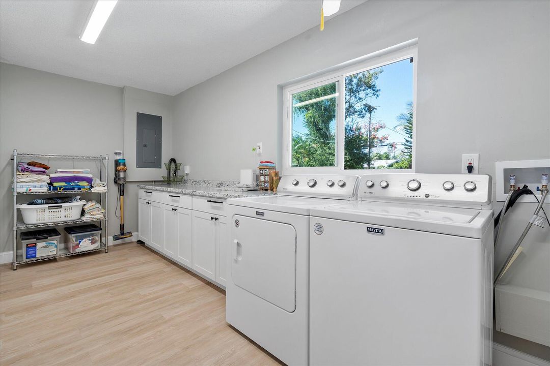 На продажу: $420,000 (3 спален, 2 ванн, 1628 Квадратных фут)