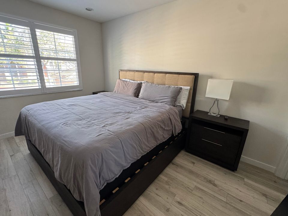 Active With Contract: $6,500 (2 beds, 2 baths, 1401 Square Feet)