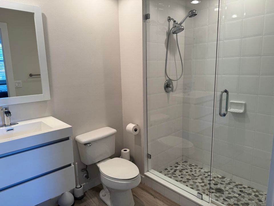 Active With Contract: $6,500 (2 beds, 2 baths, 1401 Square Feet)