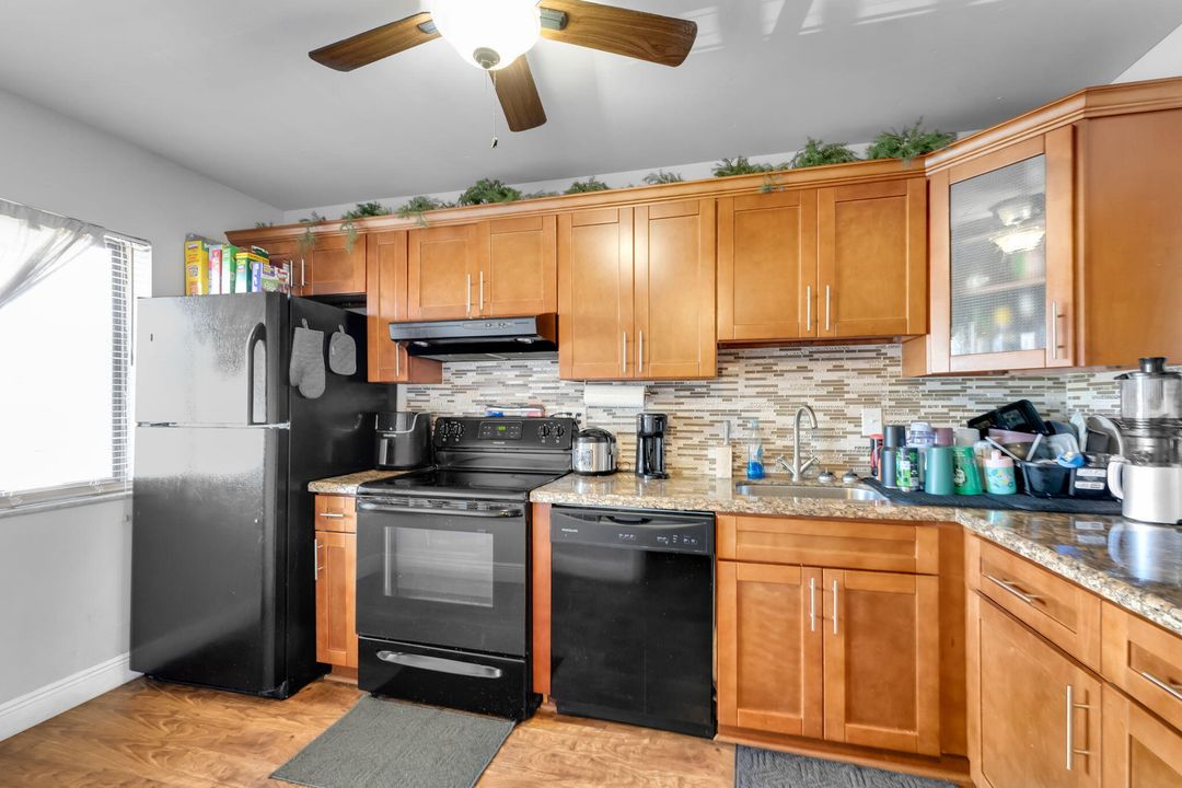 На продажу: $285,000 (3 спален, 2 ванн, 1200 Квадратных фут)