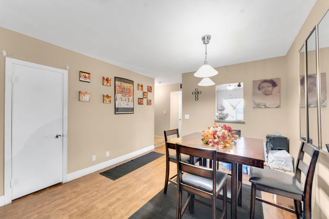 На продажу: $285,000 (3 спален, 2 ванн, 1200 Квадратных фут)