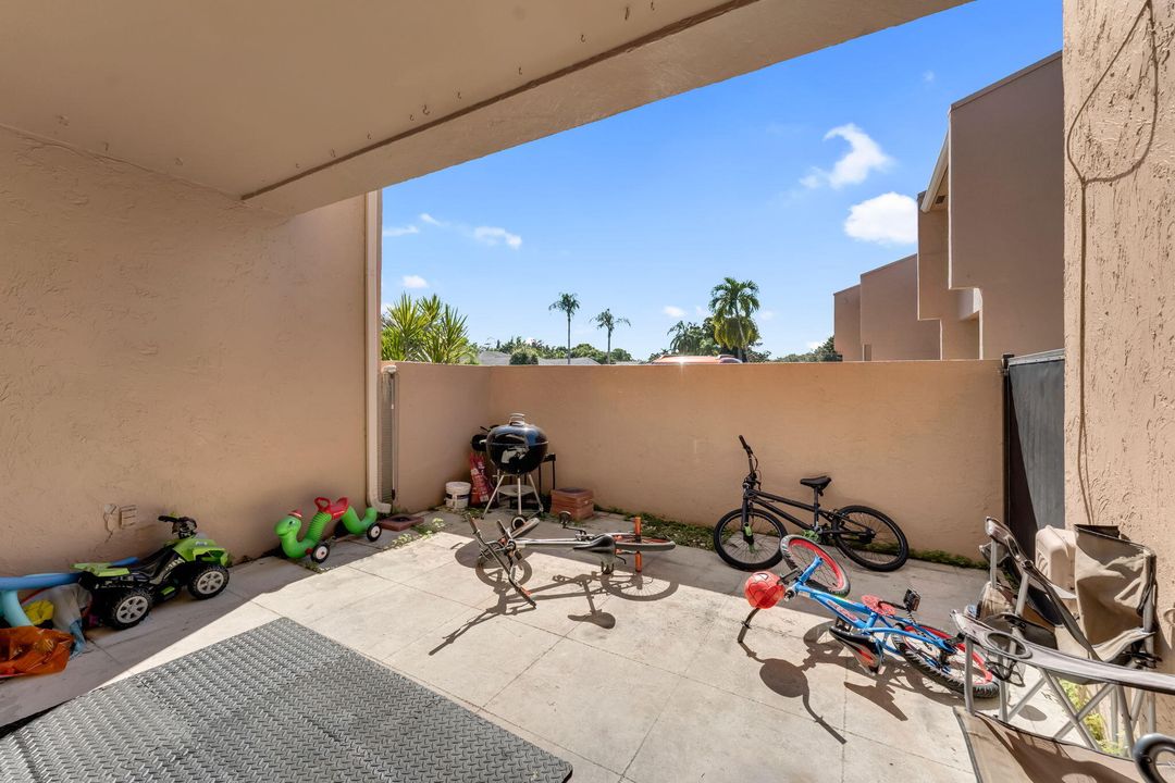 На продажу: $285,000 (3 спален, 2 ванн, 1200 Квадратных фут)