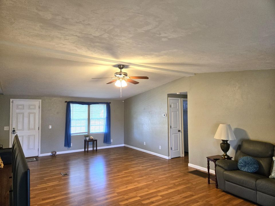 На продажу: $265,000 (3 спален, 2 ванн, 2128 Квадратных фут)