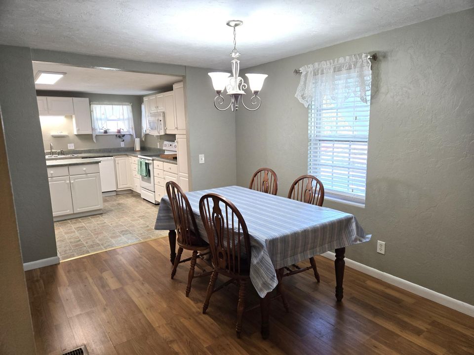 На продажу: $265,000 (3 спален, 2 ванн, 2128 Квадратных фут)