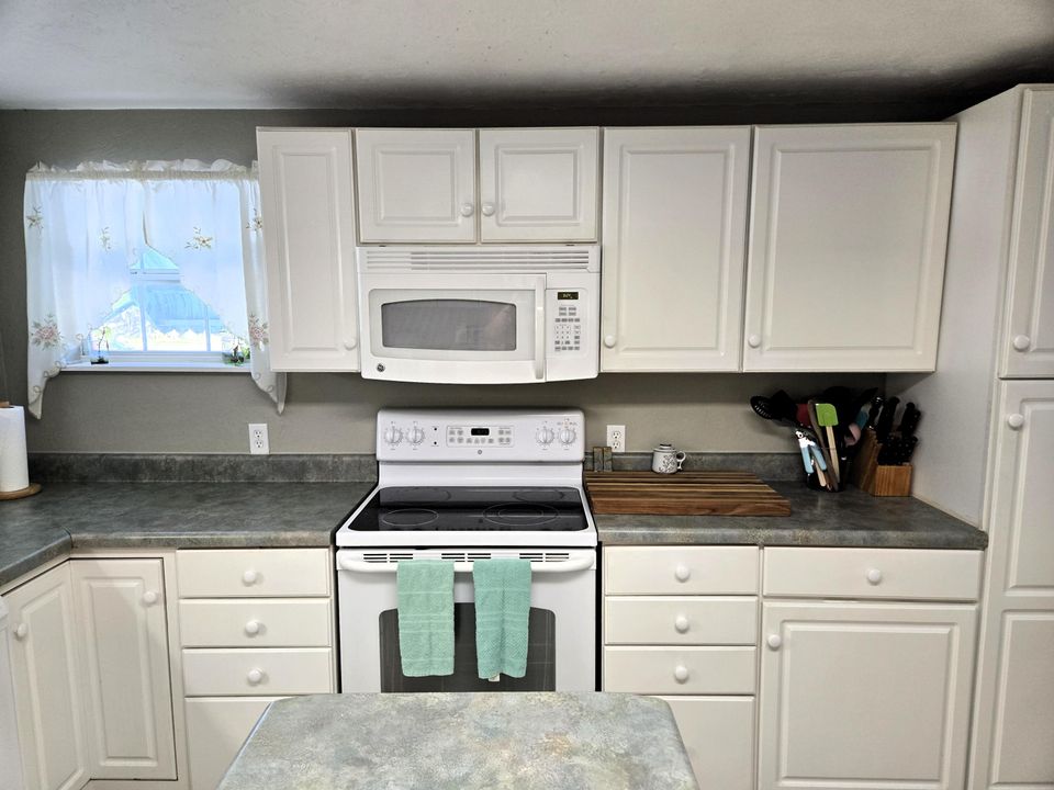 На продажу: $265,000 (3 спален, 2 ванн, 2128 Квадратных фут)