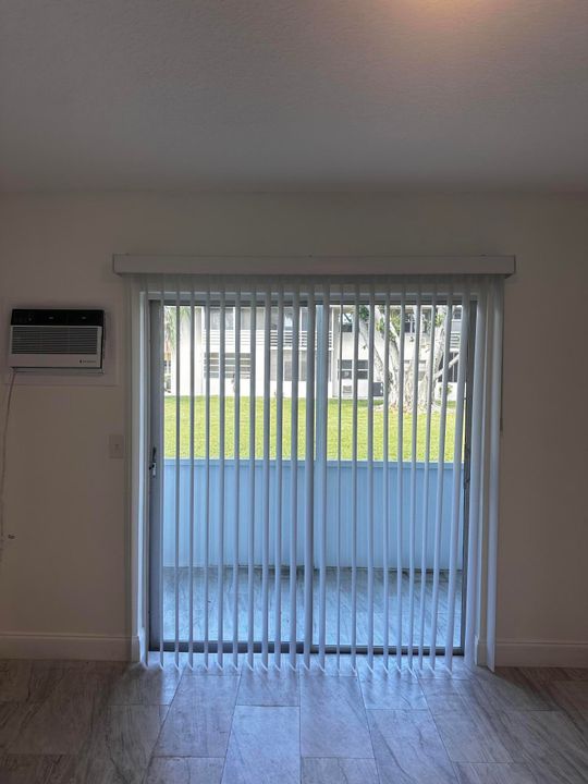 For Rent: $1,450 (1 beds, 1 baths, 684 Square Feet)