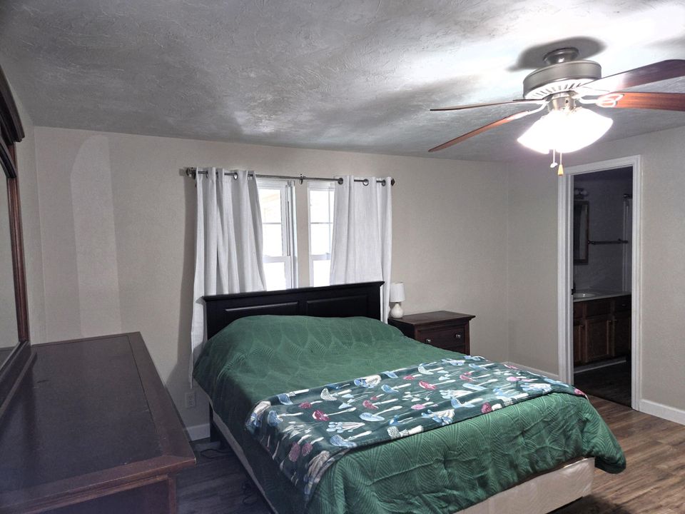 На продажу: $265,000 (3 спален, 2 ванн, 2128 Квадратных фут)