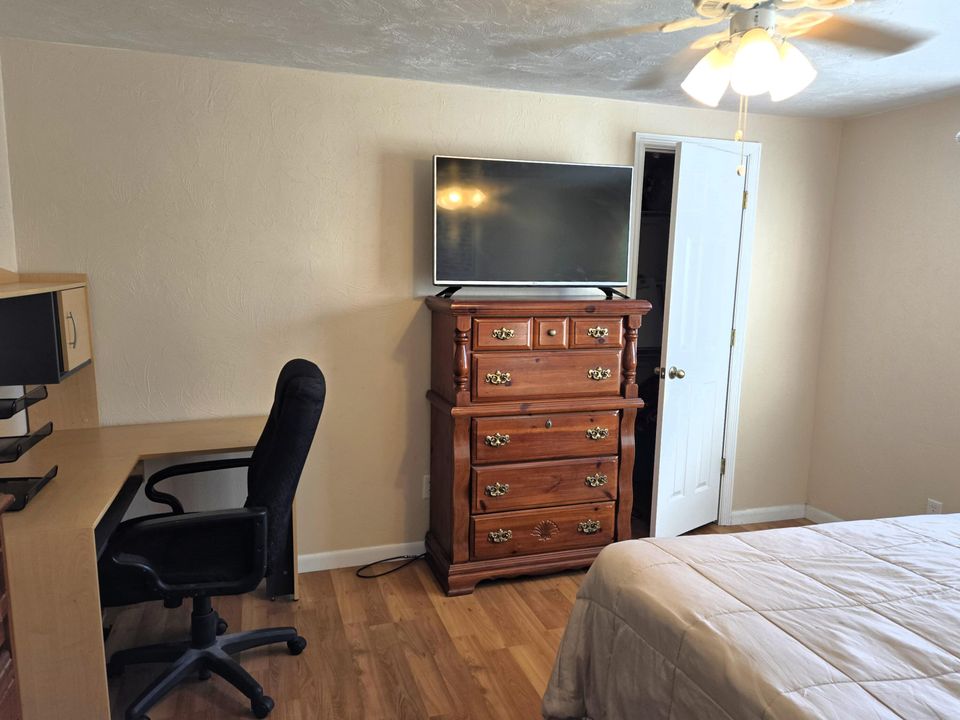 На продажу: $265,000 (3 спален, 2 ванн, 2128 Квадратных фут)