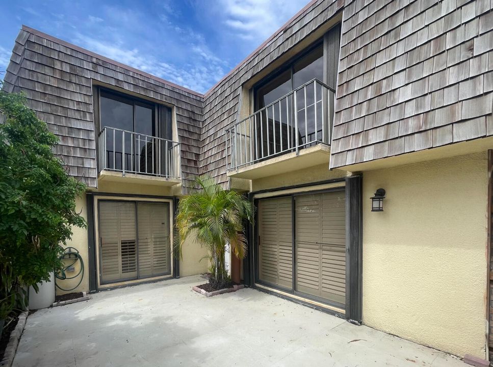 Recently Rented: $2,500 (2 beds, 2 baths, 1232 Square Feet)