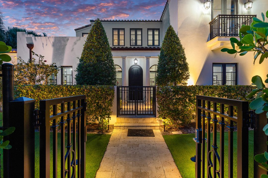 Recently Sold: $3,700,000 (4 beds, 3 baths, 3923 Square Feet)