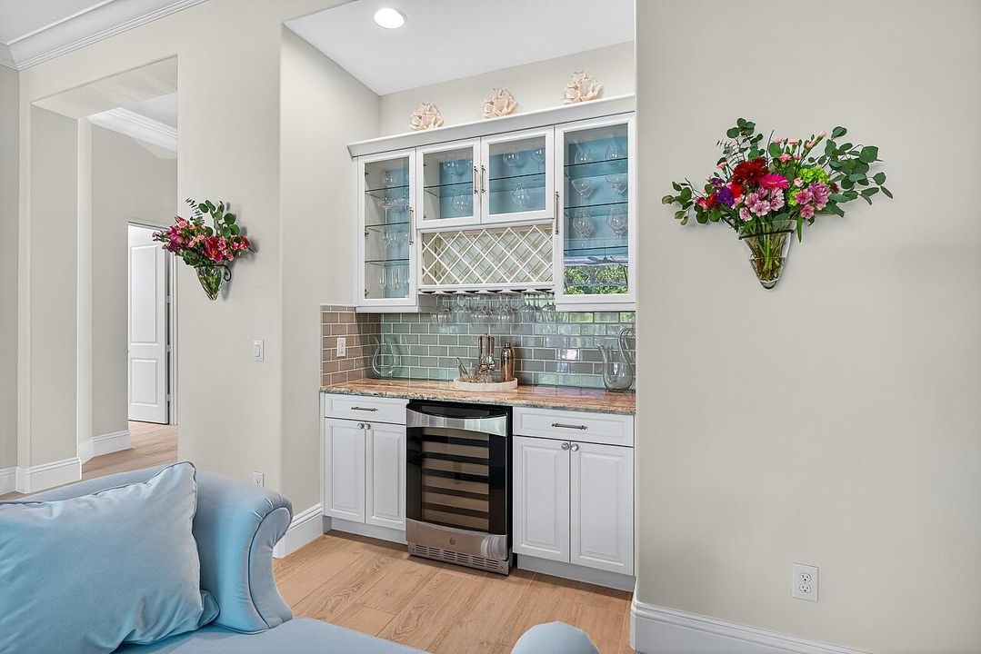 For Sale: $995,000 (4 beds, 3 baths, 2877 Square Feet)