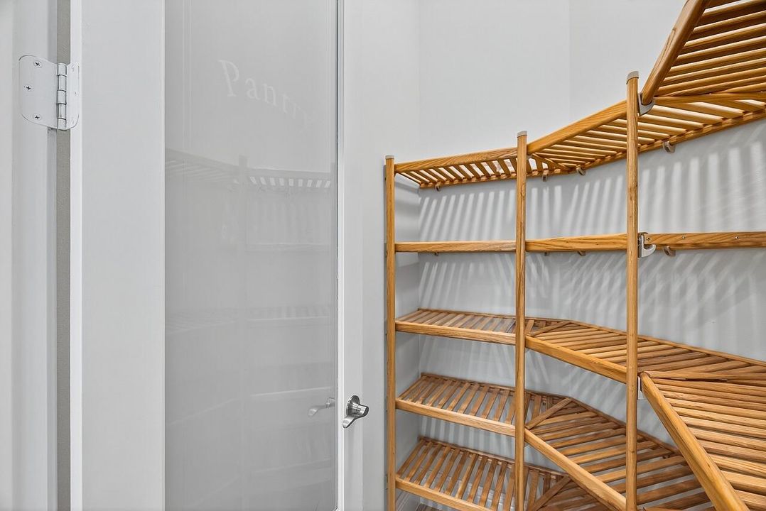 For Sale: $995,000 (4 beds, 3 baths, 2877 Square Feet)