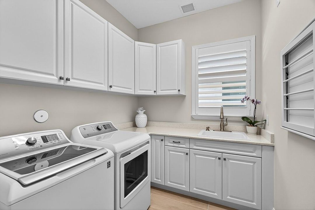 For Sale: $995,000 (4 beds, 3 baths, 2877 Square Feet)