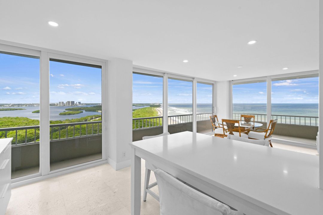 Под контрактом: $1,150,000 (2 спален, 2 ванн, 1435 Квадратных фут)