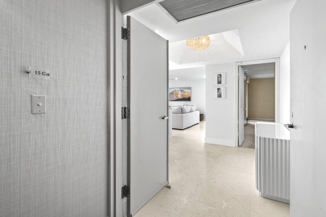 Под контрактом: $1,150,000 (2 спален, 2 ванн, 1435 Квадратных фут)