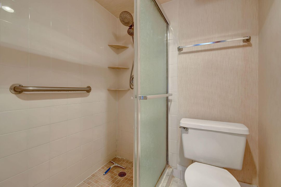 Под контрактом: $1,600 (2 спален, 2 ванн, 1400 Квадратных фут)