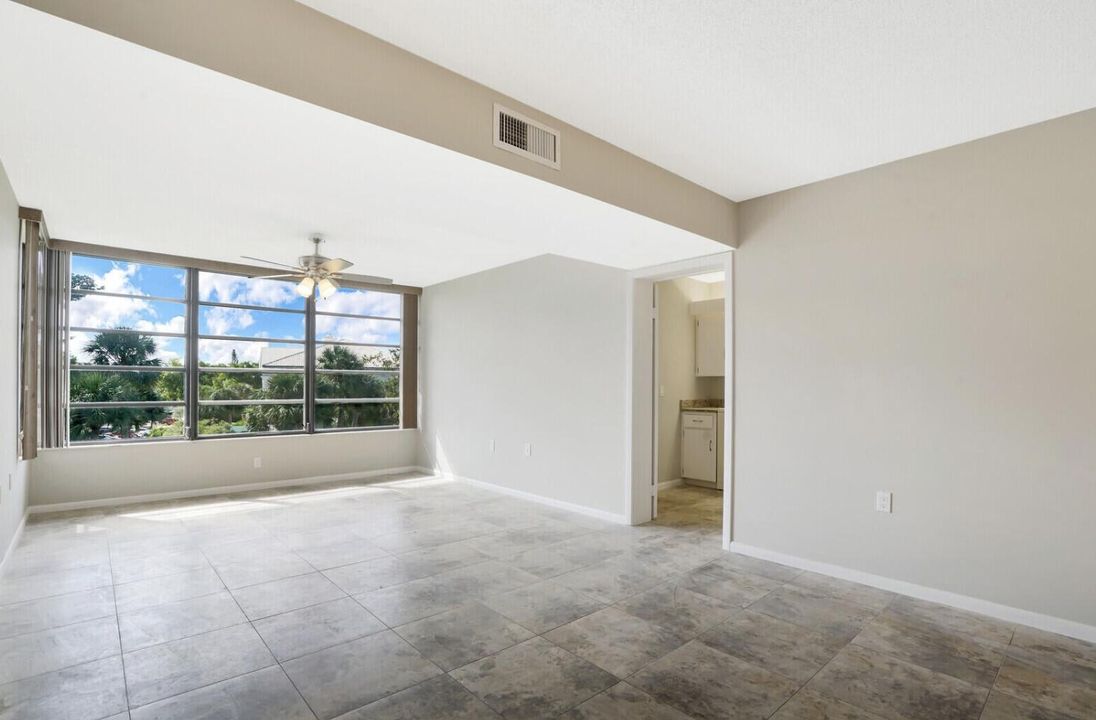 For Rent: $2,500 (2 beds, 2 baths, 1437 Square Feet)