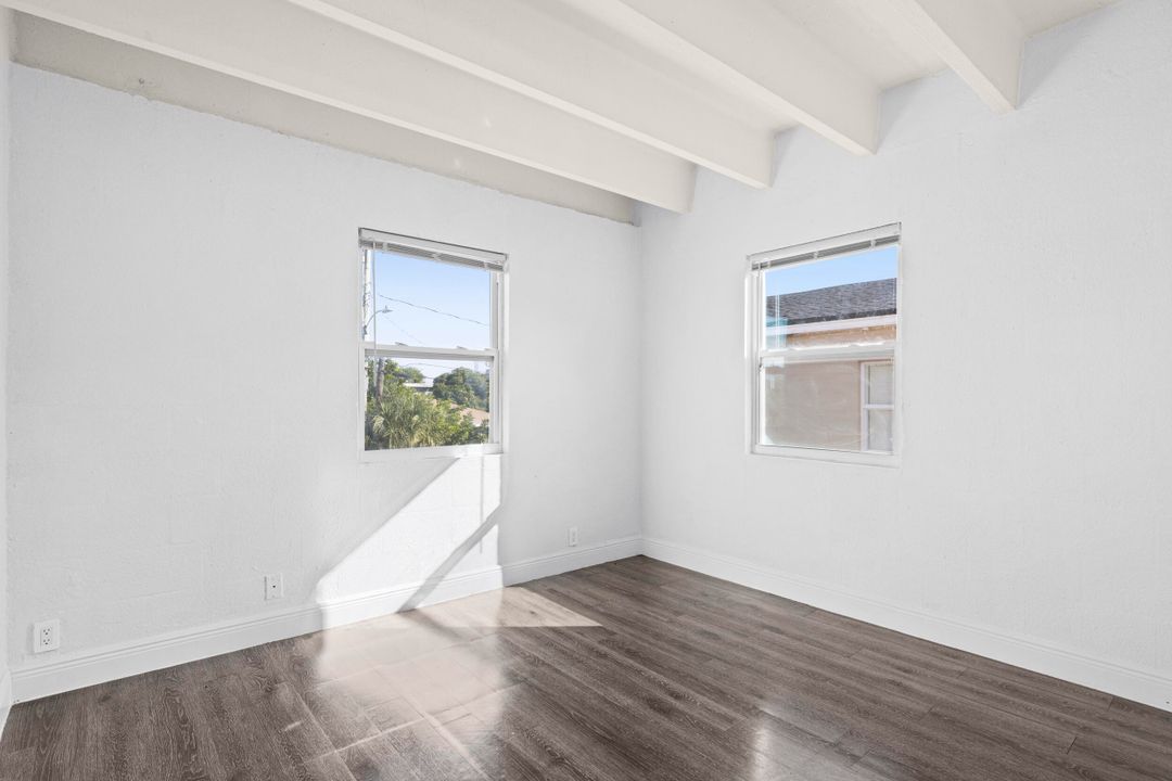 出租: $1,700 (2 贝兹, 1 浴室, 2400 平方英尺)