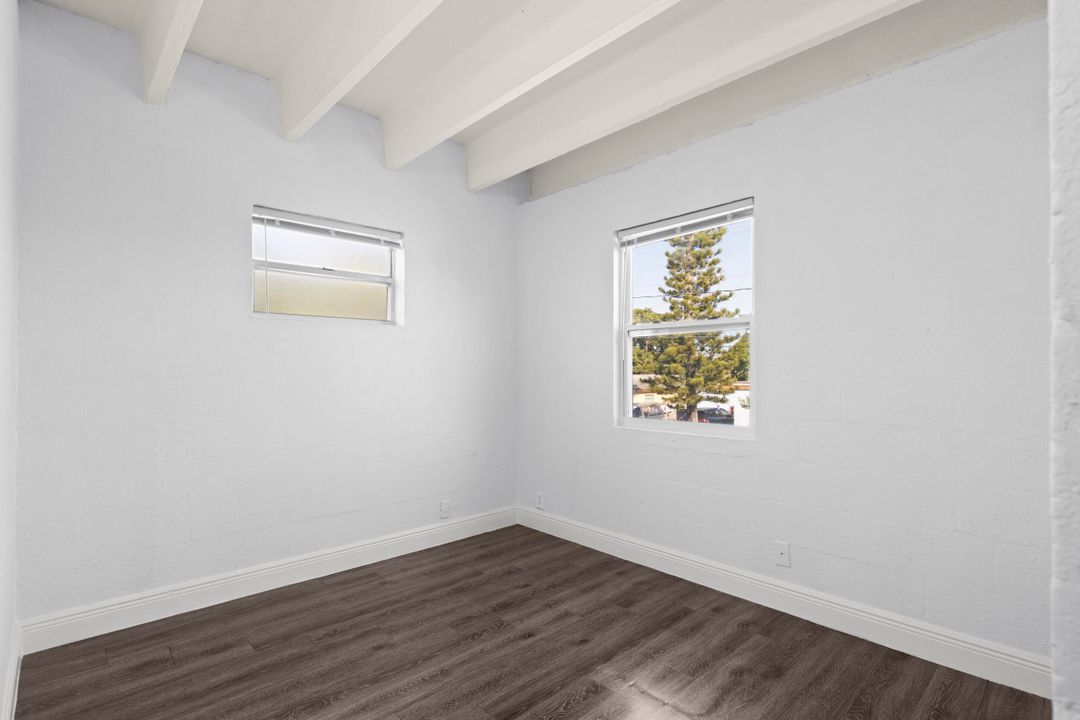 出租: $1,700 (2 贝兹, 1 浴室, 2400 平方英尺)