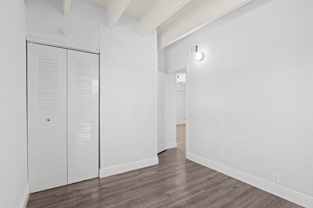 出租: $1,700 (2 贝兹, 1 浴室, 2400 平方英尺)