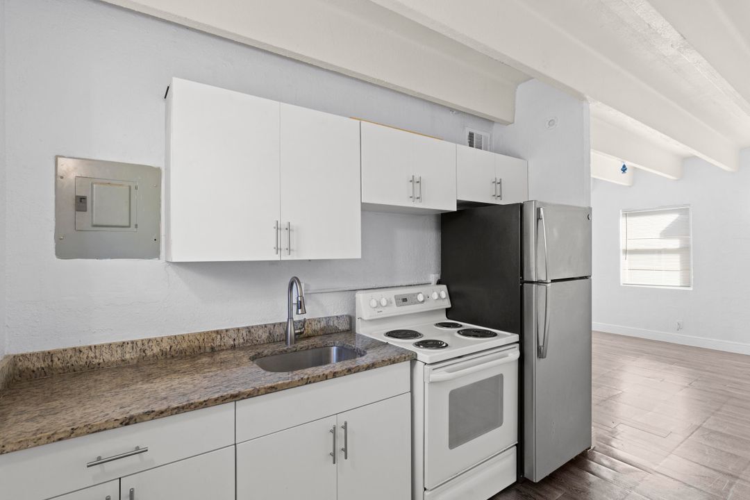 出租: $1,700 (2 贝兹, 1 浴室, 2400 平方英尺)