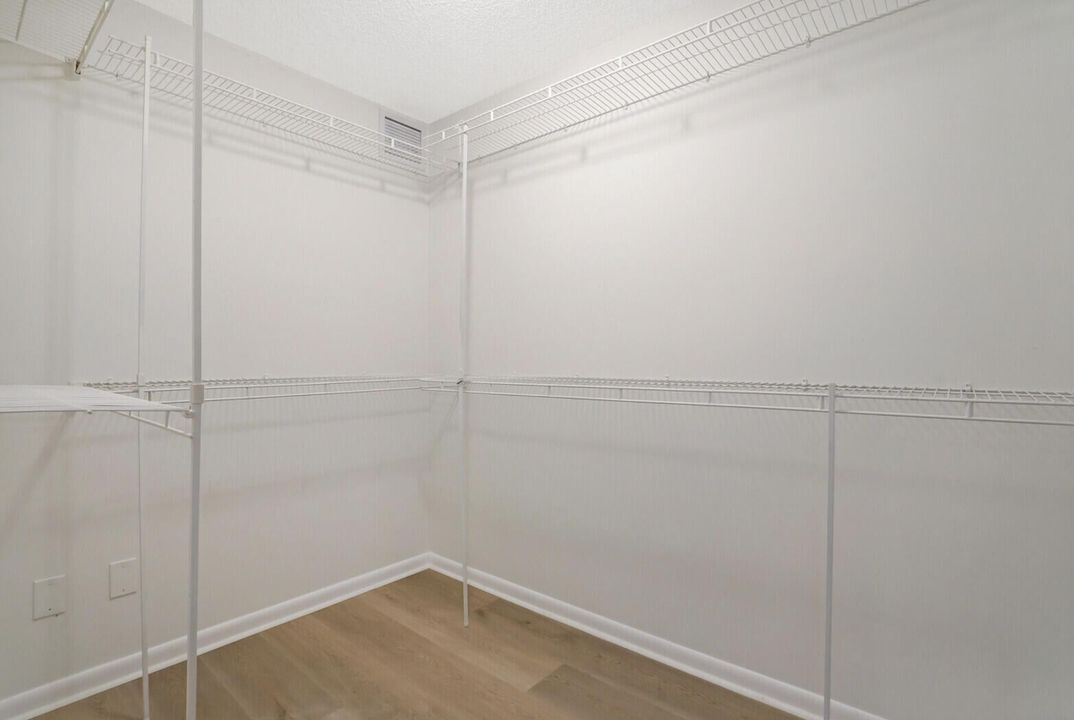 For Rent: $2,500 (2 beds, 2 baths, 1437 Square Feet)