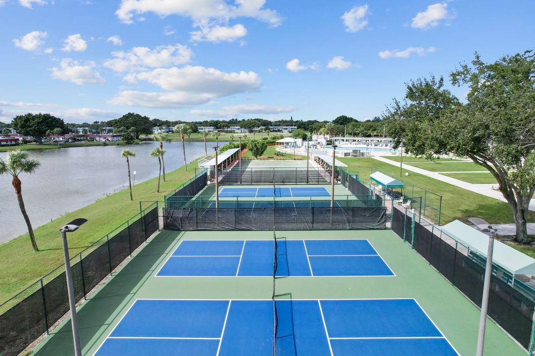 На продажу: $125,000 (2 спален, 2 ванн, 880 Квадратных фут)