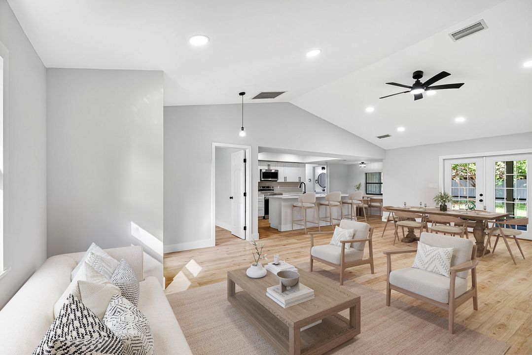 Под контрактом: $339,900 (4 спален, 2 ванн, 2028 Квадратных фут)