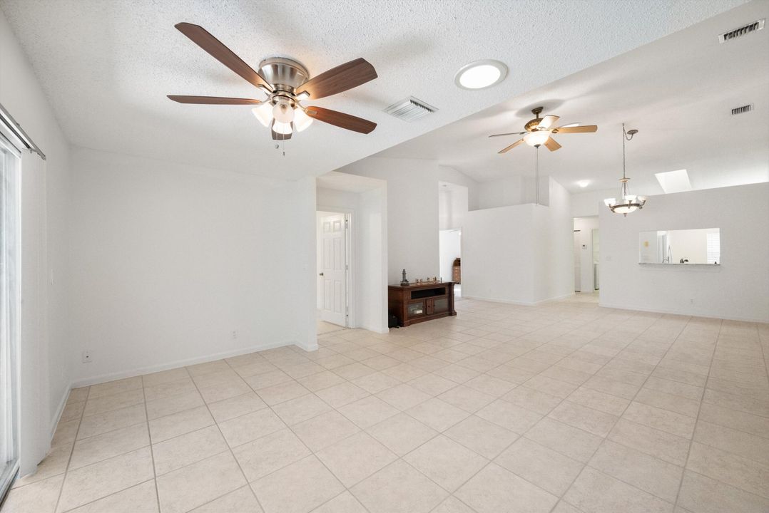 For Sale: $369,000 (2 beds, 2 baths, 1576 Square Feet)