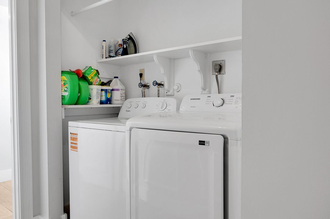 合同活跃: $599,590 (3 贝兹, 2 浴室, 2260 平方英尺)