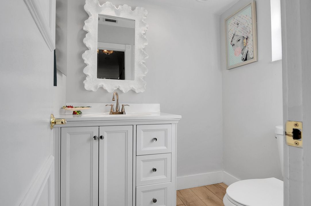 合同活跃: $599,590 (3 贝兹, 2 浴室, 2260 平方英尺)