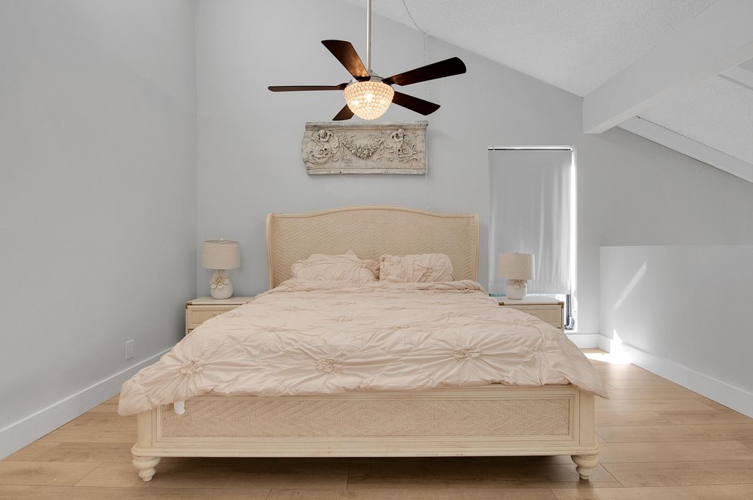 合同活跃: $599,590 (3 贝兹, 2 浴室, 2260 平方英尺)